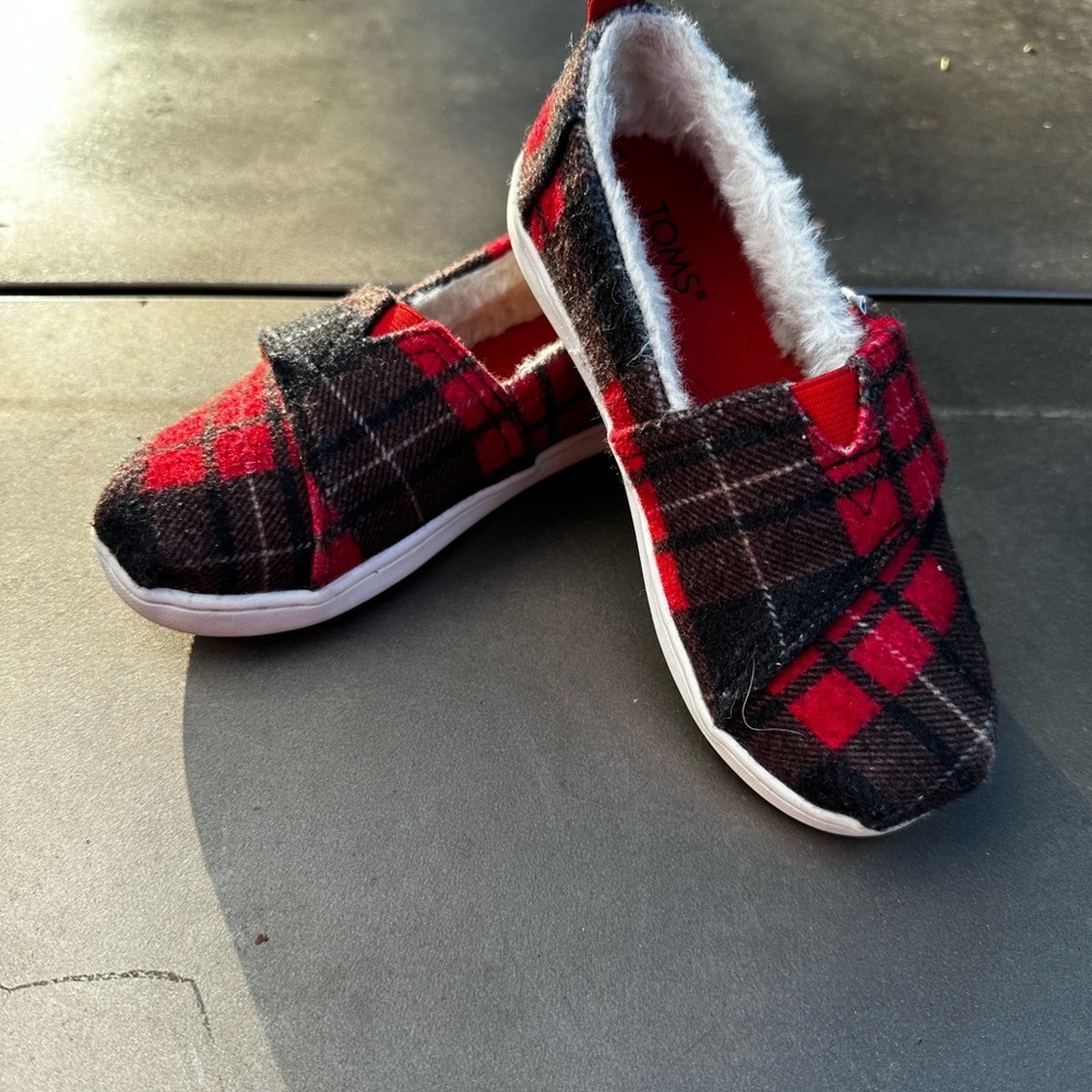 Toms Kids Plaid Slip-on Red and Black
